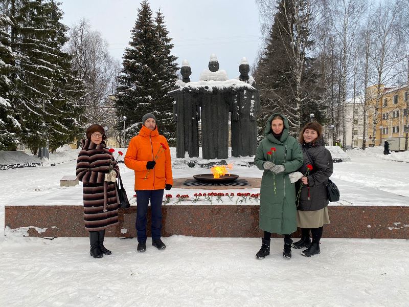 3 декабря выборы. Памятник с Хохрякову в с Коелга. Школа в селе Коелга. Музей Хохрякова в Коелге.